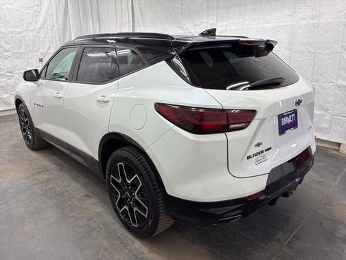 Iridescent Pearl Tricoat 2023 Chevrolet Blazer RS