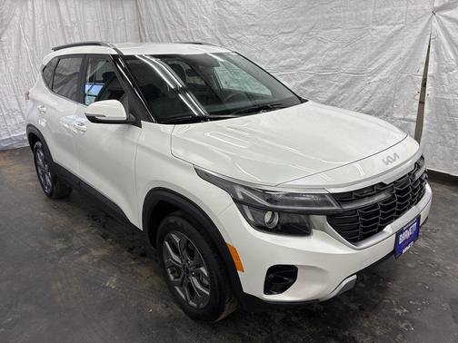 Snow White Pearl 2024 Kia Seltos S
