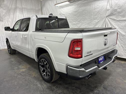 Ivory White Tri-Coat Pearlcoat 2025 RAM 1500 Laramie