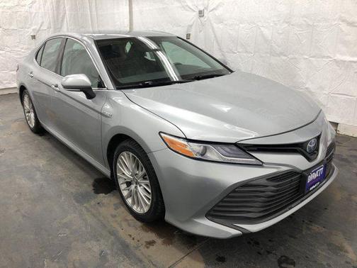 2019 Toyota Camry Hybrid XLE