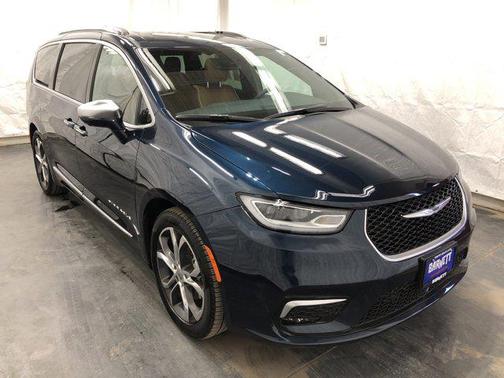 Fathom Blue Pearlcoat 2024 Chrysler Pacifica L