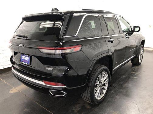 2022 Jeep Grand Cherokee Summit