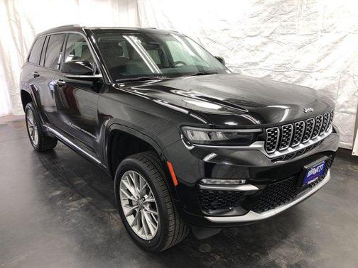 2022 Jeep Grand Cherokee Summit