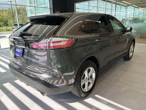 Magnetic Metallic 2019 Ford Edge SE