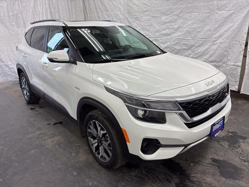Snow White Pearl 2023 Kia Seltos EX