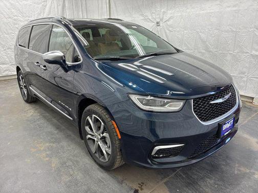 Fathom Blue Pearlcoat 2022 Chrysler Pacifica L