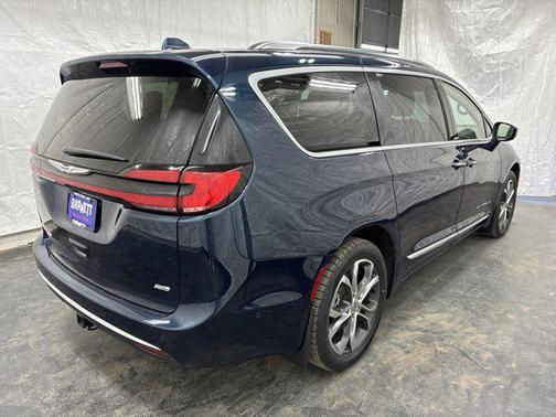 Fathom Blue Pearlcoat 2022 Chrysler Pacifica L