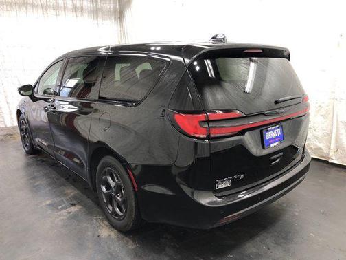 2023 Chrysler Pacifica Hybrid Limited