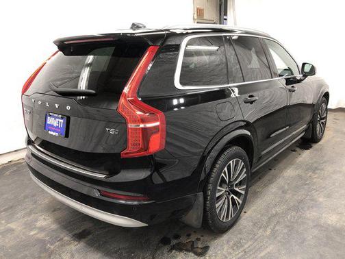 2022 Volvo XC90 T5 Momentum