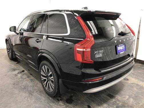 2022 Volvo XC90 T5 Momentum