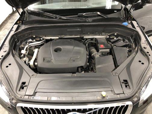 2022 Volvo XC90 T5 Momentum