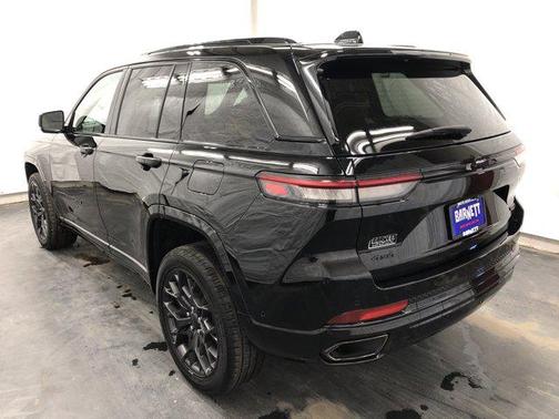 Diamond Black Crystal Pearlcoat 2024 Jeep Grand Cherokee High Altitude