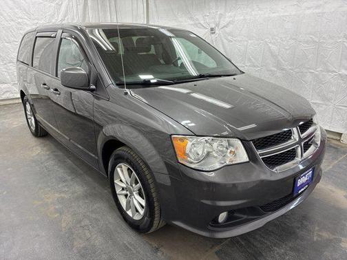 Granite Pearlcoat 2020 Dodge Grand Caravan SE