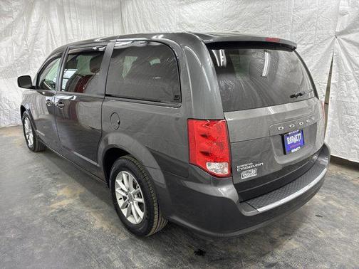 Granite Pearlcoat 2020 Dodge Grand Caravan SE