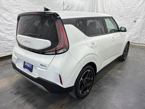Snow White Pearl 2023 Kia Soul EX