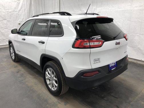 2017 Jeep Cherokee Sport