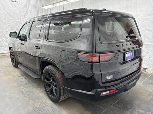 Diamond Black Crystal Pearlcoat 2023 Jeep Wagoneer Series II Carbide 4x4