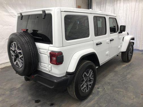 2024 Jeep Wrangler 4-Door Sahara 4x4