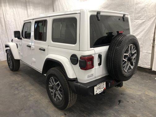 2024 Jeep Wrangler 4-Door Sahara 4x4