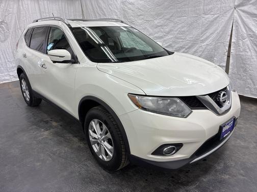 Pearl White 2016 Nissan Rogue SV
