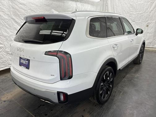 Glacial White Pearl 2023 Kia Telluride SX