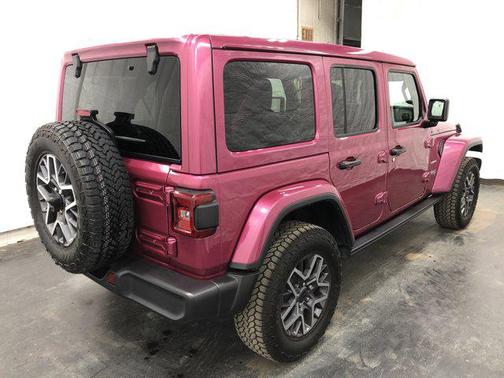 2024 Jeep Wrangler 4-Door Sahara 4x4