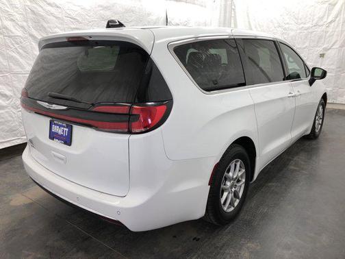 Bright White Clearcoat 2023 Chrysler Pacifica Touring L