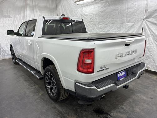Ivory White Tri-Coat Pearlcoat 2025 RAM 1500 Laramie