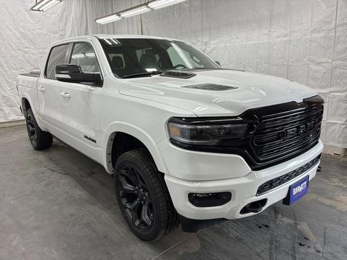 Ivory White Tri-Coat Pearlcoat 2022 RAM 1500 Limited