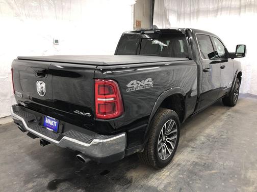 Diamond Black Crystal Pearlcoat 2025 RAM 1500 Longhorn