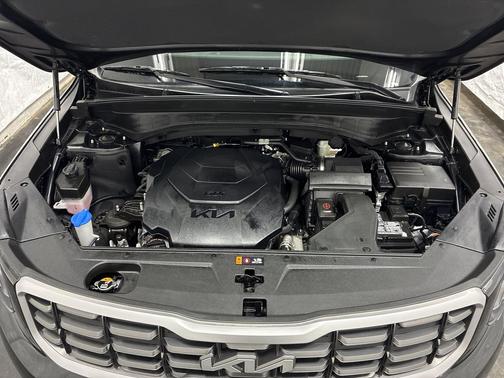 Ebony Black 2023 Kia Telluride S