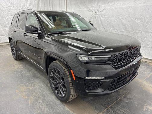 Diamond Black Crystal Pearlcoat 2025 Jeep Grand Cherokee High Altitude