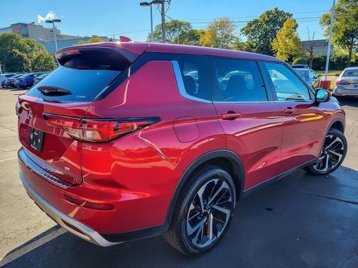 2024 Mitsubishi Outlander SE