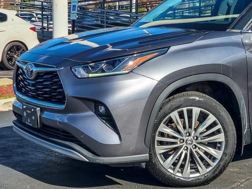 2021 Toyota Highlander Hybrid Platinum