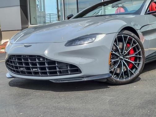 2022 Aston Martin Vantage Base