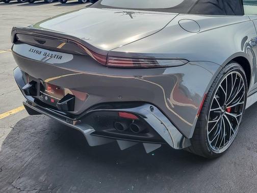 2022 Aston Martin Vantage Base