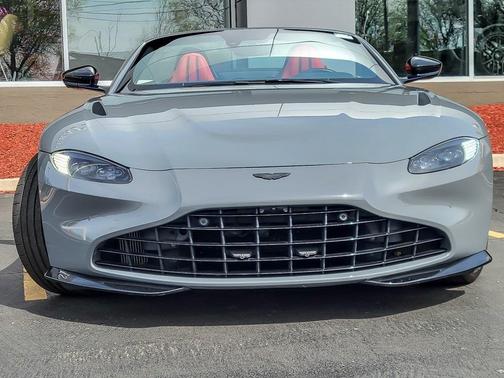 2022 Aston Martin Vantage Base