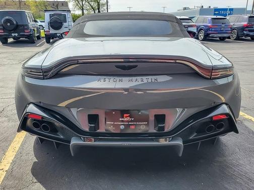 2022 Aston Martin Vantage Base