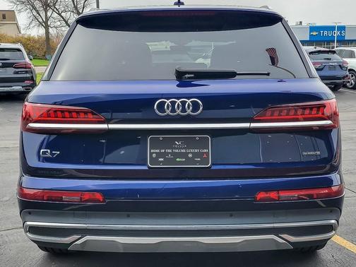 2022 Audi Q7 55 Premium Plus
