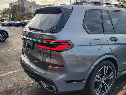 2025 BMW X7 xDrive40i