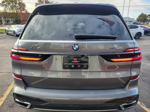 2025 BMW X7 xDrive40i