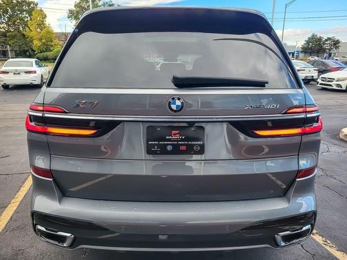 2025 BMW X7 xDrive40i