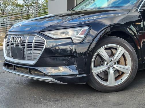 2019 Audi e-tron Premium Plus
