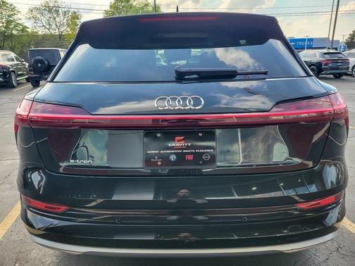 2019 Audi e-tron Premium Plus