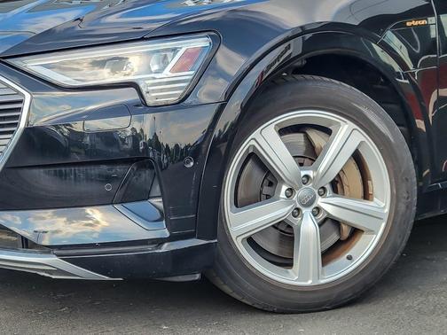 2019 Audi e-tron Premium Plus