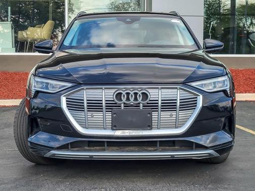 2019 Audi e-tron Premium Plus
