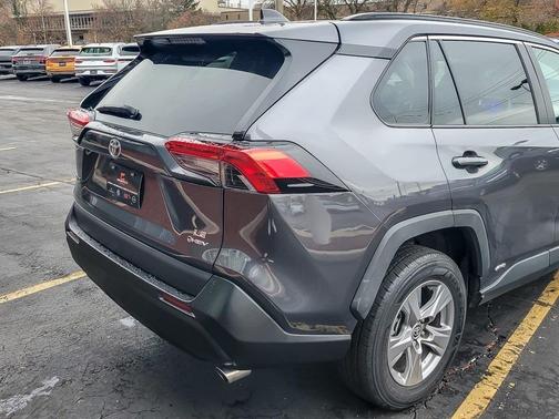 2025 Toyota RAV4 Hybrid LE