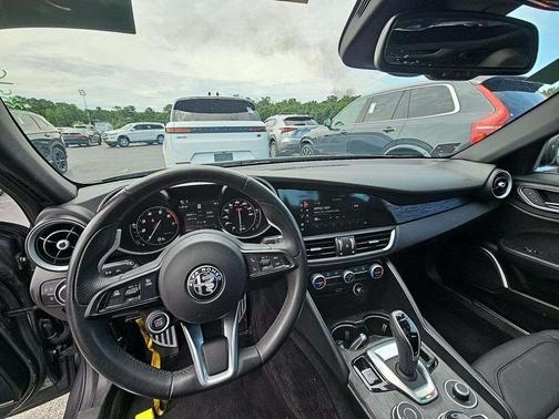 2022 Alfa Romeo Giulia Base