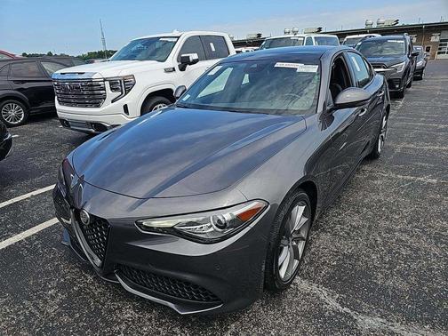 2022 Alfa Romeo Giulia Base