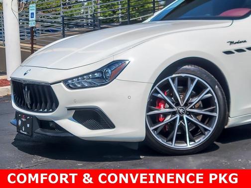 2022 Maserati Ghibli Modena Q4